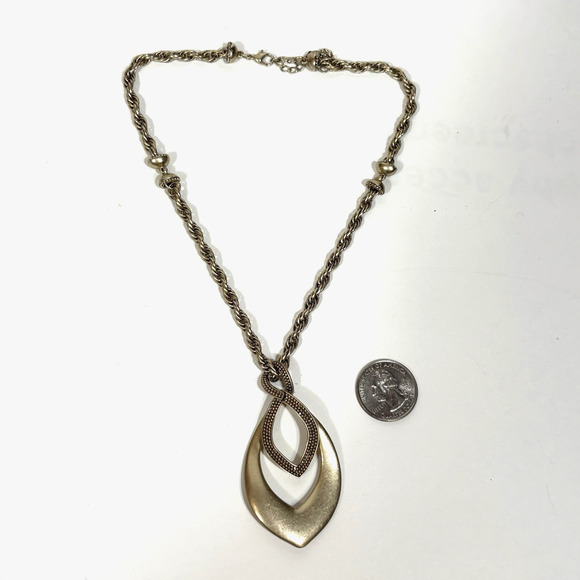 Liz Claiborne Pendant Necklace Matte Gold Tone Layered Pendant Classic Statement - Picture 8 of 10